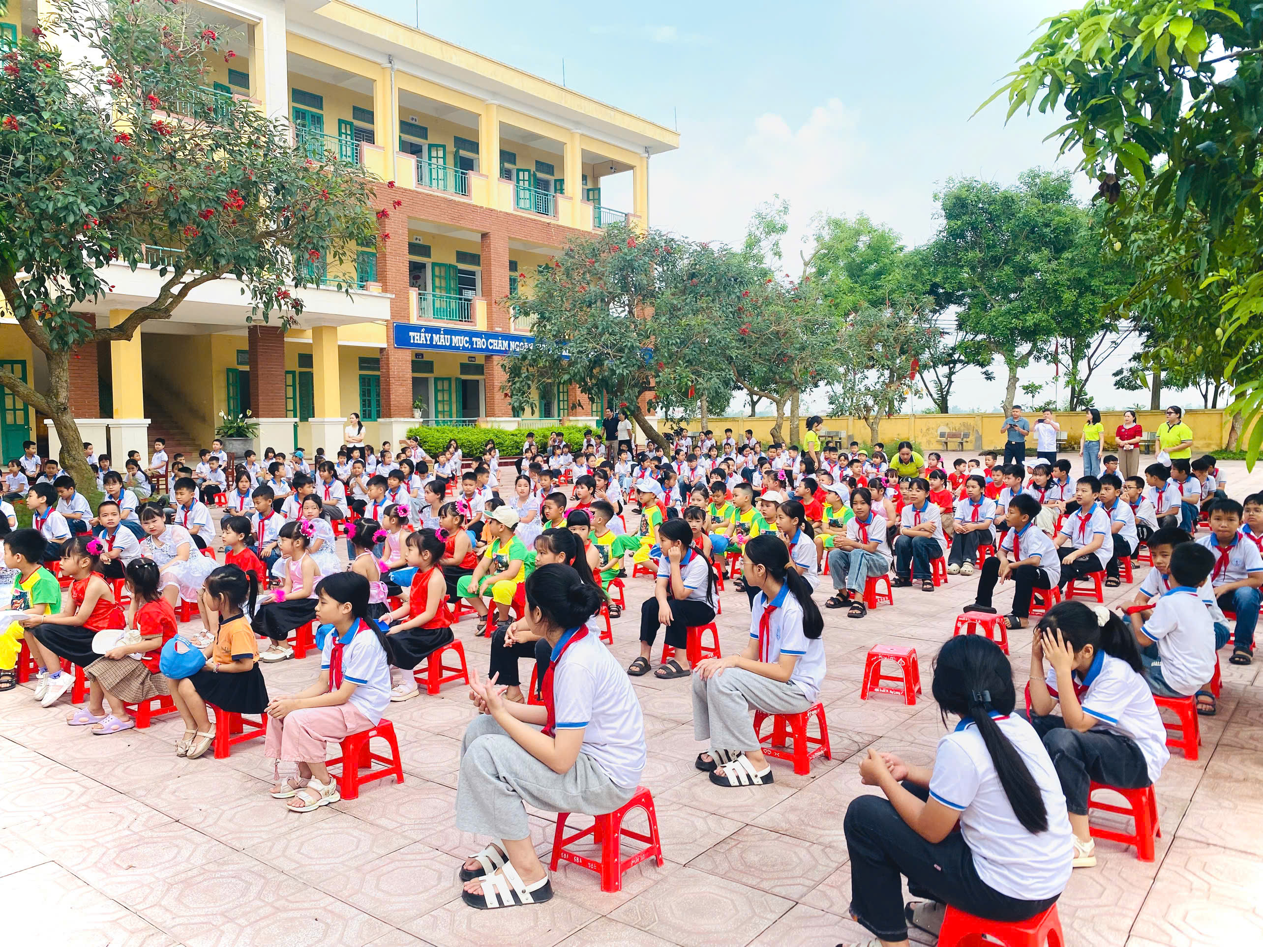 MỘT NGÀY TRẢI NGHIỆM ĐÁNG NHỚ CỦA CÁC BÉ 5 TUỔI TẠI TRƯỜNG TIỂU HỌC XUÂN HỒNG B